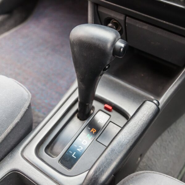 Automat czy manual: jaki rodzaj skrzyni biegów wybrać?