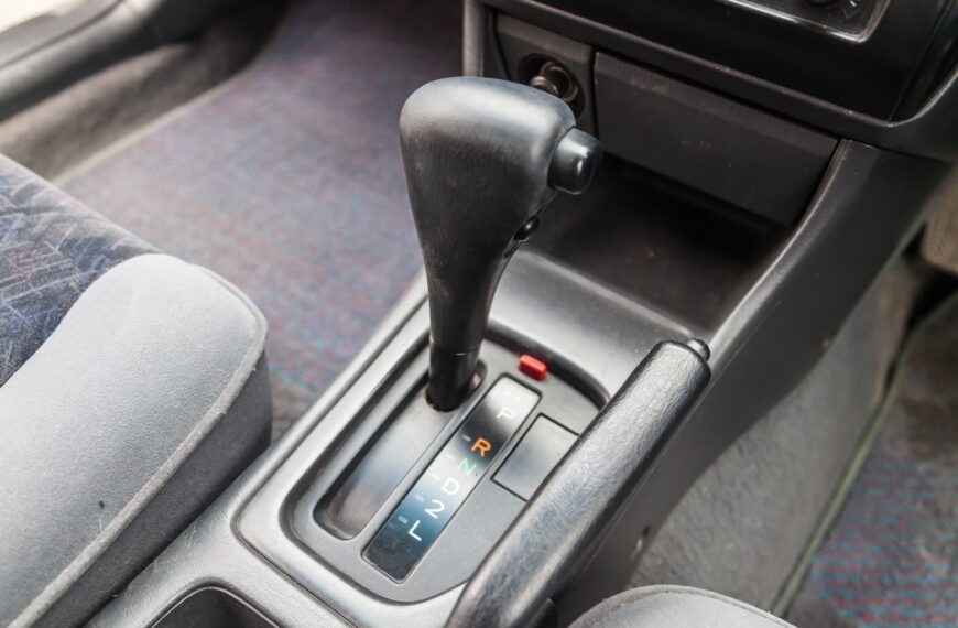 Automat czy manual: jaki rodzaj skrzyni biegów wybrać?