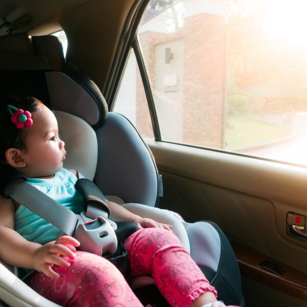 Fotelik samochodowy: do kiedy dziecko powinno w nim jeździć?