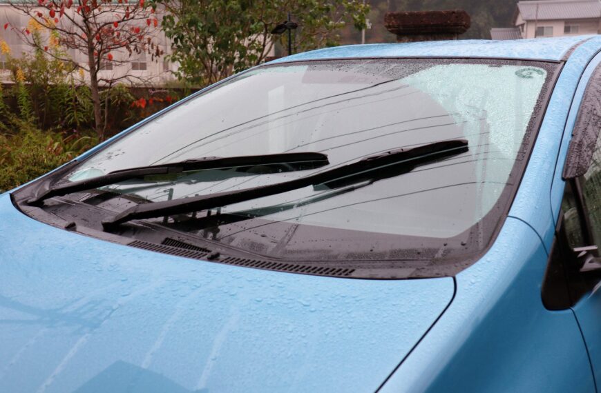 Wymiana wycieraczek: krok po kroku z poradami dla początkujących.