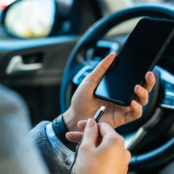 Najlepsze aplikacje dla kierowców: narzędzia, które ułatwią Ci życie na drodze.