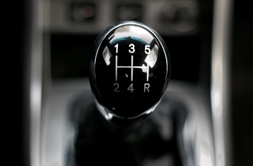 Blokada skrzyni biegów: czy warto zainwestować w dodatkowe zabezpieczenie?