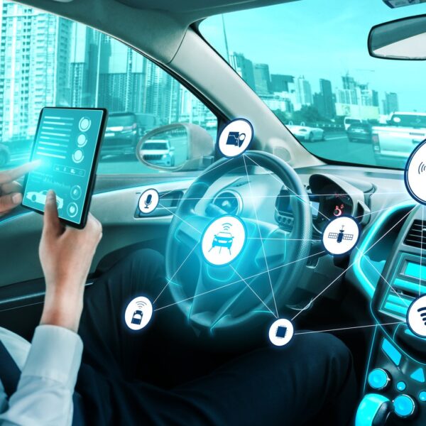 Przyszłość motoryzacji: samochody autonomiczne na naszych drogach.