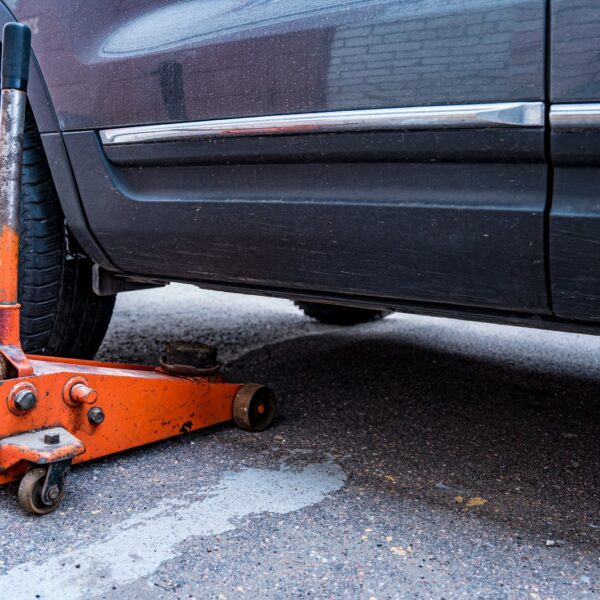 Jak przygotować samochód na długą trasę: kontrola i najważniejsze czynności przed podróżą.