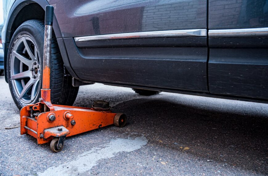 Jak przygotować samochód na długą trasę: kontrola i najważniejsze czynności przed podróżą.