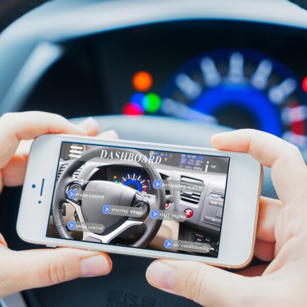 Rzeczywistość rozszerzona w motoryzacji: jak nowe technologie zmieniają doświadczenia kierowców.
